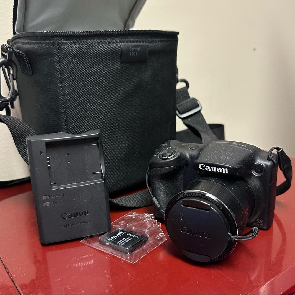 Canon Black Digital Camera with Case and Charger 420sx IS